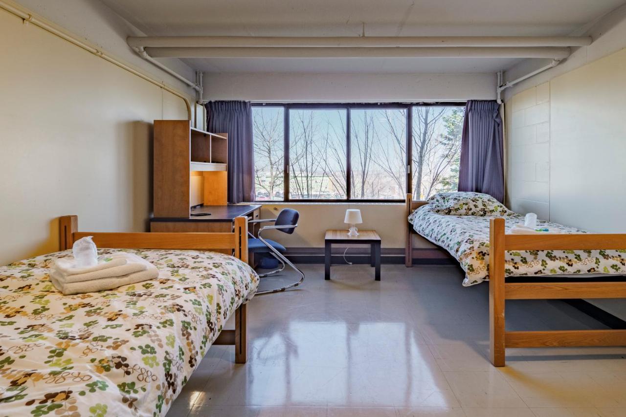 Hotel Au Campus à Sherbrooke Extérieur photo