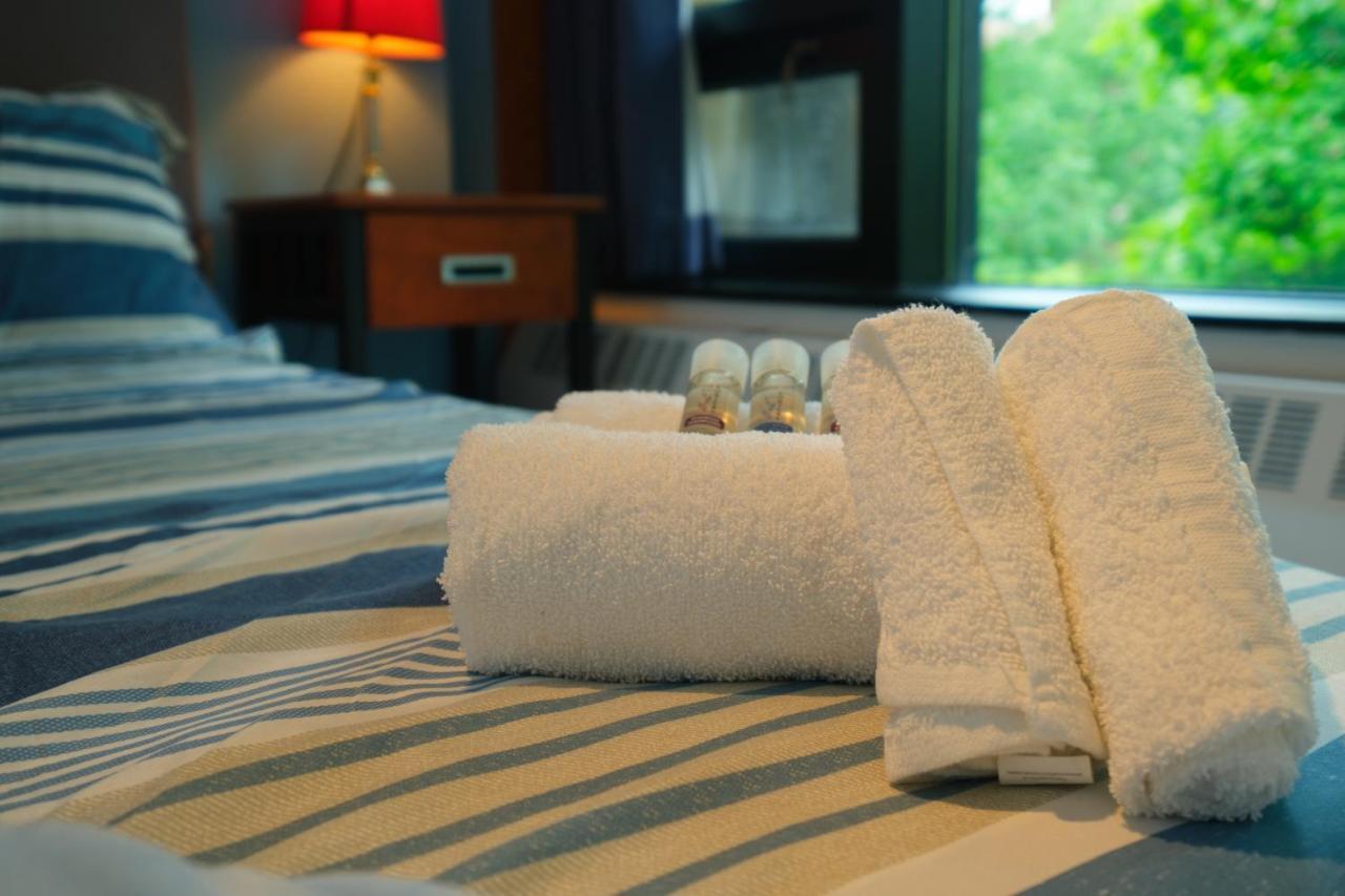 Hotel Au Campus à Sherbrooke Extérieur photo