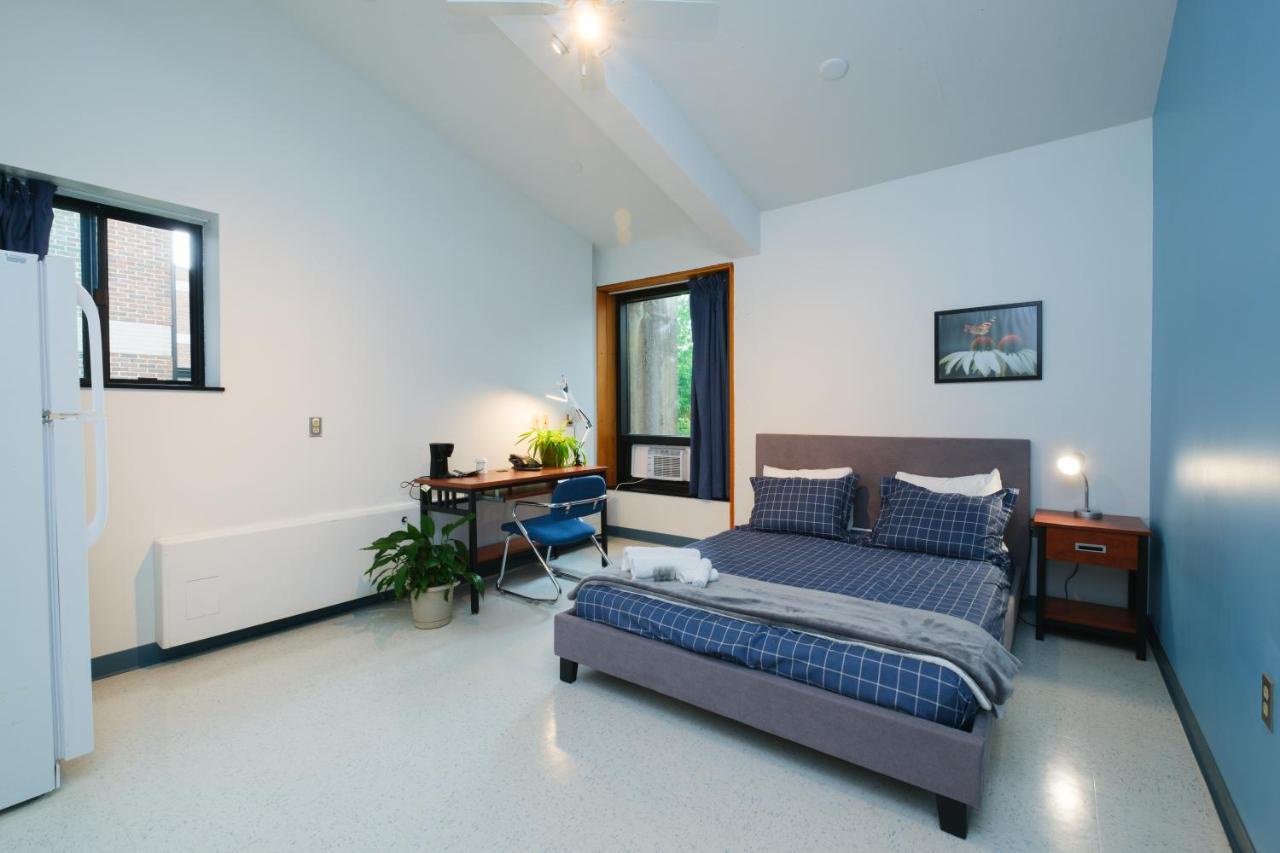 Hotel Au Campus à Sherbrooke Extérieur photo